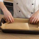 بهترین جایگزین کاغذ روغنی برای پخت کیک، شیرینی و غذا