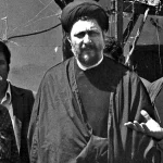 امام موسی صدر روحانی که با زنان سیگار میکشید