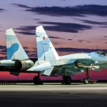 جنگنده های Su-27 و MiG-29 در مقابل گلوله توپخانه و سرباز