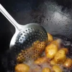 (ویدئو) غذای روستایی در آذربایجان؛ پخت یک غذای سنتی با گوشت بره و کدو