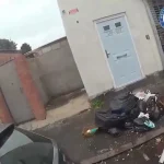 (ویدئو) دستگیری جالب یک متعرض به زنان در انگلیس؛ «این همون مظنونه، لباس سیاه تنشه»