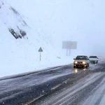 بارش برف و باران در جاده های ۸ استان/ ترافیک نیمه‌سنگین در جاده‌ها