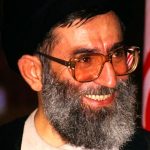 عکس؛ سفر در زمان؛ «رهبر انقلاب در حال سخنرانی در نیویورک»؛ سال 1366 عکس؛ سفر در زمان؛ «رهبر انقلاب در حال سخنرانی در نیویورک»؛ سال 1366