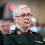 عکس؛ سفر در زمان؛ «سرلشکر محمد باقری در کنار محسن رضایی‌» در یک جلسه نظامی؛ دهه 60