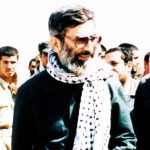 عکس؛ سفر به تاریخ؛ رهبر انقلاب در کنار پدرشان «آیت‌الله سید جواد خامنه‌ای»؛ دهۀ 1360