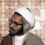 عکس؛ سفر به تاریخ؛ «شهید محمد منتظری» در کنار «شهید رجایی» پشت خاکریز در جبهه؛ سال 1359