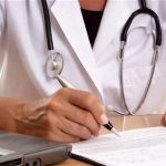 جدول؛ چرا اعتماد جامعه به پزشکان نسبت به قبل در حال کاهش است؟