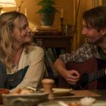نقد و بررسی فیلم The Ballad of Wallis Island؛ تصنیف رهایی هنرمند