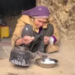 ببینید؛ غذای روستایی در افغانستان؛ پخت منتو و نان تازه در غاری دورافتاده