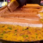 ببینید؛ غذای خیابانی در مالزی؛ ساندویچ مرغ و صدف و مرغ کبابی در کوالالامپور