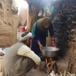 ببینید؛ غذای روستایی در افغانستان؛ پخت یک غذای سنتی با برنج، لوبیا و گوجه