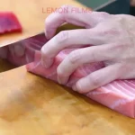 ببینید؛ برش تماشایی ماهی تن 240 کیلوگرمی توسط آشپز ماهر تایوانی