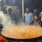 ببینید؛ غذای خیابانی در پاکستان؛ پخت واویشکای تند جگر بره در کراچی