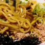 ببینید؛ غذای خیابانی در کره؛ پخت نودل دست ساز و رامن ژاپنی در سئول