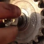 ببینید؛ مراحل دیدنی بازسازی، تعمیر و رنگ آمیزی یک موتور وسپای رها شده