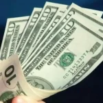 قیمت دلار امروز ۱۷ اردیبهشت 1404 / دلار به کانال ۸۱ هزار تومانی عقب‌نشینی کرد
