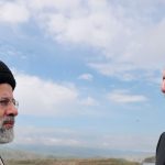 عکس؛ سفر در زمان؛ «ابراهیم رئیسی در جبهه و در سنگر رزمنده ها»غ دهه 60