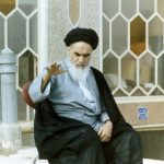 عکس؛ سفر در تاریخ؛ «رهبر انقلاب و امام خمینی» در ایام نوجوانی