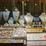 قیمت طلا و سکه امروز یکشنبه ۴ خرداد ۱۴۰۴ / دلار در غیبت اونس، بازار طلا را ریزشی کرد