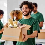 تأثیر ویژگی‌های شخصیتی بر تمایل به داوطلبی و اهدای کمک مالی