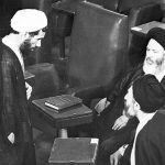 عکس؛ سفر در زمان؛ «شهید باهنر و رهبر انقلاب در خانه شهید بهشتی،»؛ دهه 50
