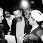 عکس؛ سفر در زمان؛ «هاشمی رفسنجانی در کنار مطهری، بازرگان و بنی صدر در سفر قم»؛ سال 57