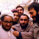 عکس؛ سفر در زمان؛ «خلخالی در کنار شهید رجایی در نماز جمعه تهران»؛ سال 59