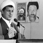 عکس؛ سفر در زمان؛ «هاشمی رفسنجانی» در جمع تعدادی از فرماندهان ارتش و سپاه در جبهه‌؛ دهه 60