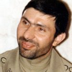 عکس؛ سفر در زمان؛ «صیاد شیرازی در حال نماز خواندن با محسن رضایی»؛ دهه 60