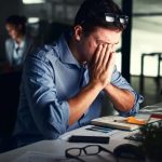 تأثیر کار زیاد بر مغز؛ چگونه اضافه‌کاری ساختار مغز را تغییر می‌دهد؟