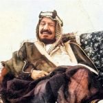 عکس؛ سفر در زمان؛ «اولین پادشاه عربستان و مهمانان اش در حال خوردن دو شتر کامل»؛ سال 1326