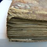 کتاب‌های قرون وسطایی با جلد «مودار» که از «پوست فوک» ساخته شده‌اند