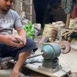 ببینید؛ فرآیند دیدنی ساخت ماگ با شاخ گاومیش در یک کارگاه