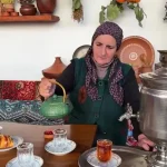 ببینید؛ غذای روستایی در آذربایجان؛ برداشت خرمالو و تهیه کیک پای با آن ها