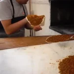 ببینید؛ غذای خیابانی در ترکیه؛ پخت محبوب ترین لاهماجون در استانبول
