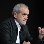 عکس؛ سفر در زمان؛ «مسعود پزشکیان» با شلوار کردی در جبهه؛ دهه 60