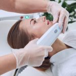 هایفوتراپی بهتره یا میکرونیدلینگ، کدام را انجام دهم؟