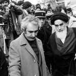 تصاویر؛ سفر در زمان؛ «امام خمینی در اقامتگاه اش در نوفل لوشاتو فرانسه»؛ سال 57